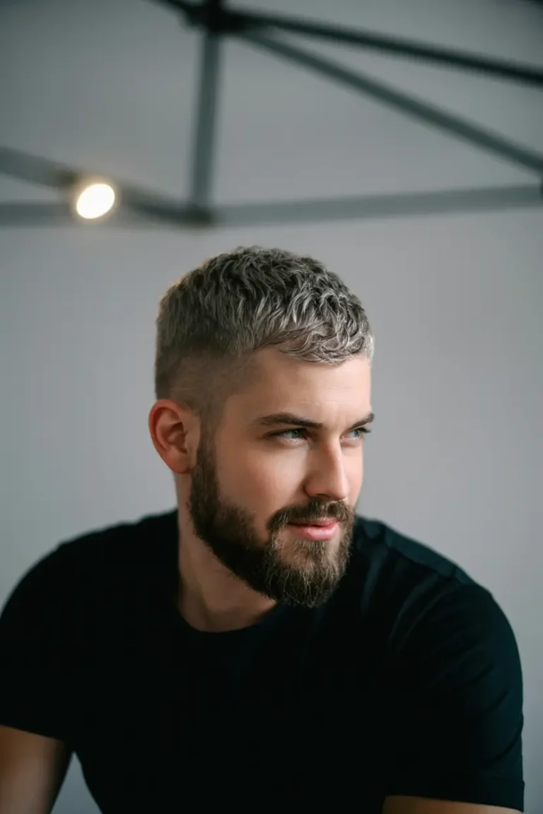 20 Ideas modernas de pelo corto con barba irresistibles